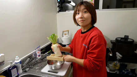 三崎港で買ったマグロの特殊部位!「尾の身」を豪快に
焼いてみた!▼高橋成美の三浦半島移住生活